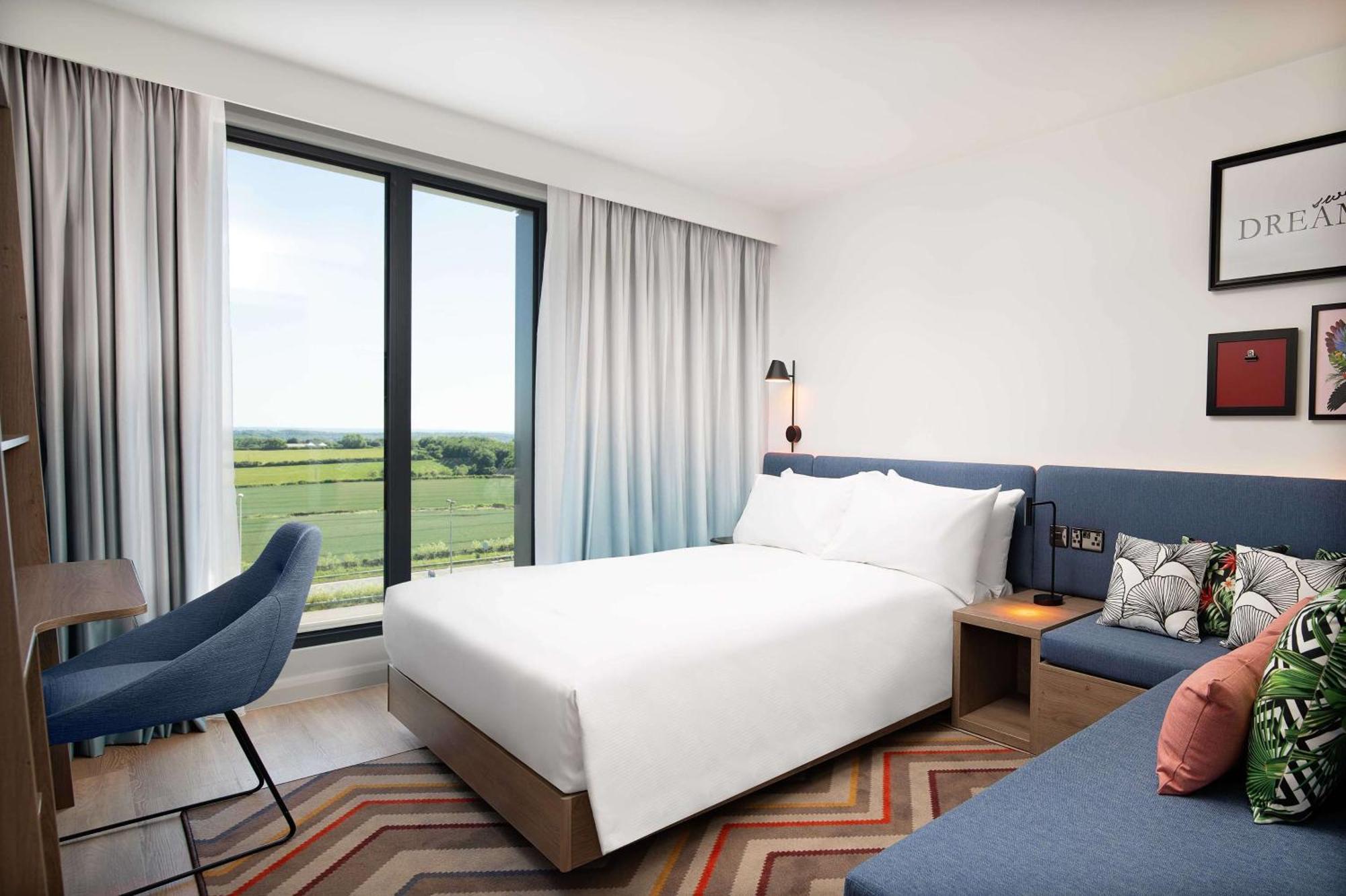 Hampton By Hilton High Wycombe Hotel Exterior photo